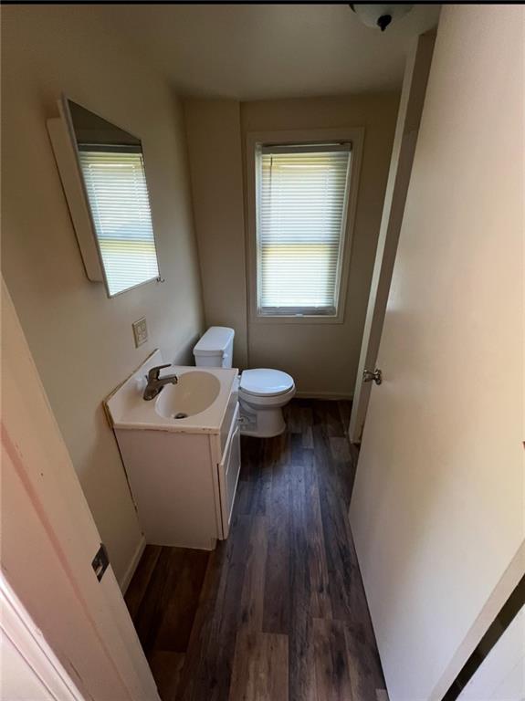 449 North Water Avenue Sharon, PA 16146 - Photo 8 of 10 a bathroom with a toilet sink and mirror