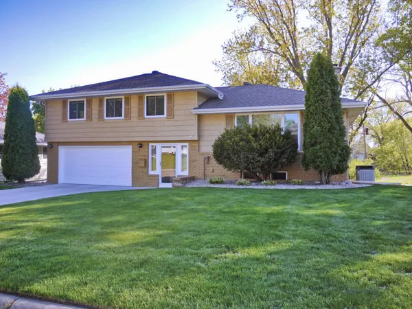 $550,000 | 5181 Abercrombie Drive, Edina, MN 55439