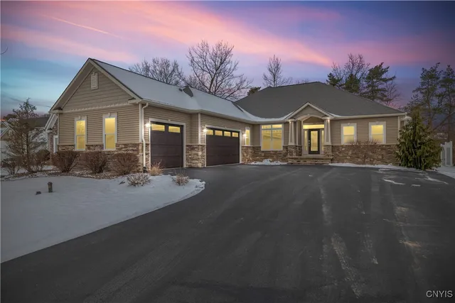 $925,000 | 128 Crane Landing, Manlius, NY 13104