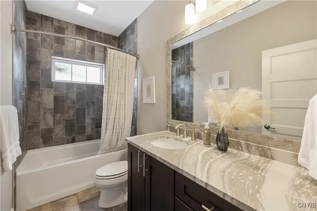 $925,000 | 128 Crane Landing, Manlius, NY 13104