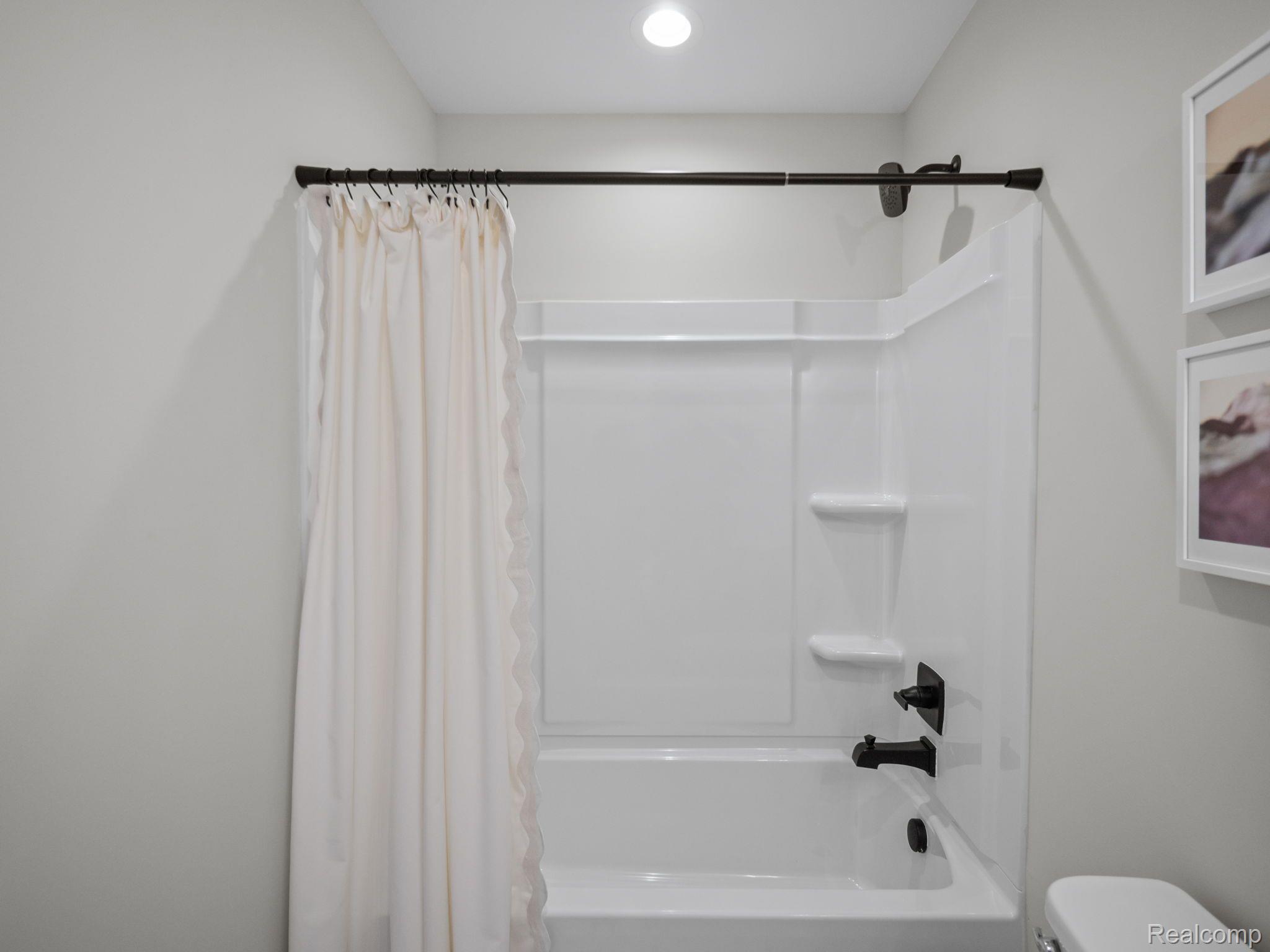 16257 Rogan Drive Linden, MI 48451 - Photo 12 of 41 Full bath