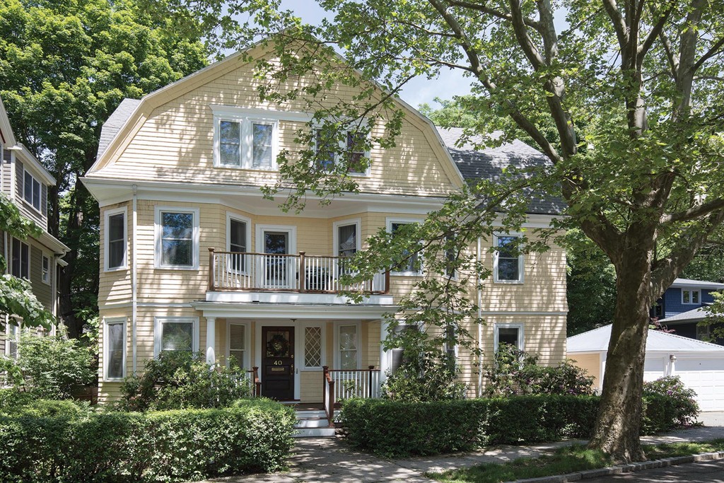 40 Oakland Road, Unit 1 Brookline, MA 02445 - Photo 1 of 9 Gallery Image 1