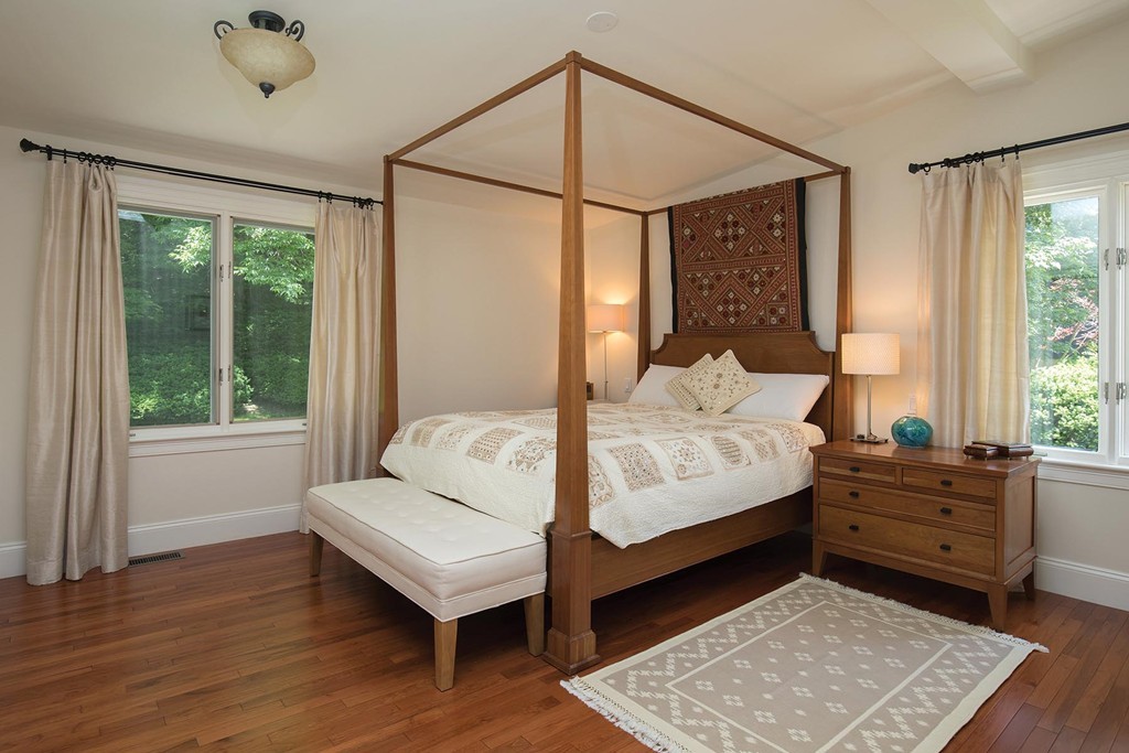 40 Oakland Road, Unit 1 Brookline, MA 02445 - Photo 5 of 9 Gallery Image 5