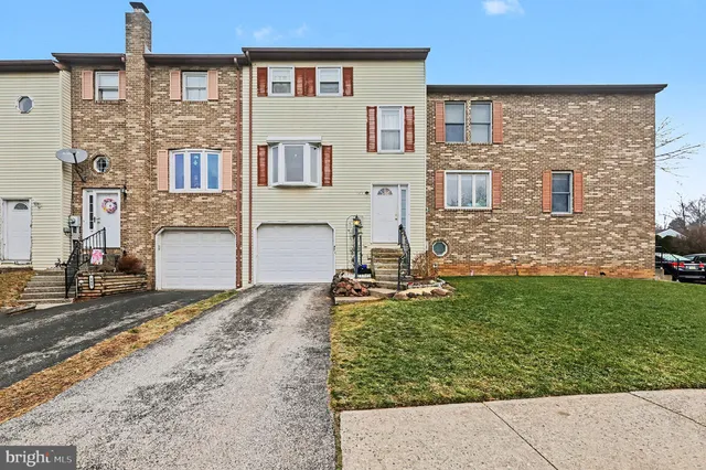 $189,900 | 143 White Dogwood Drive, Etters, PA 17319