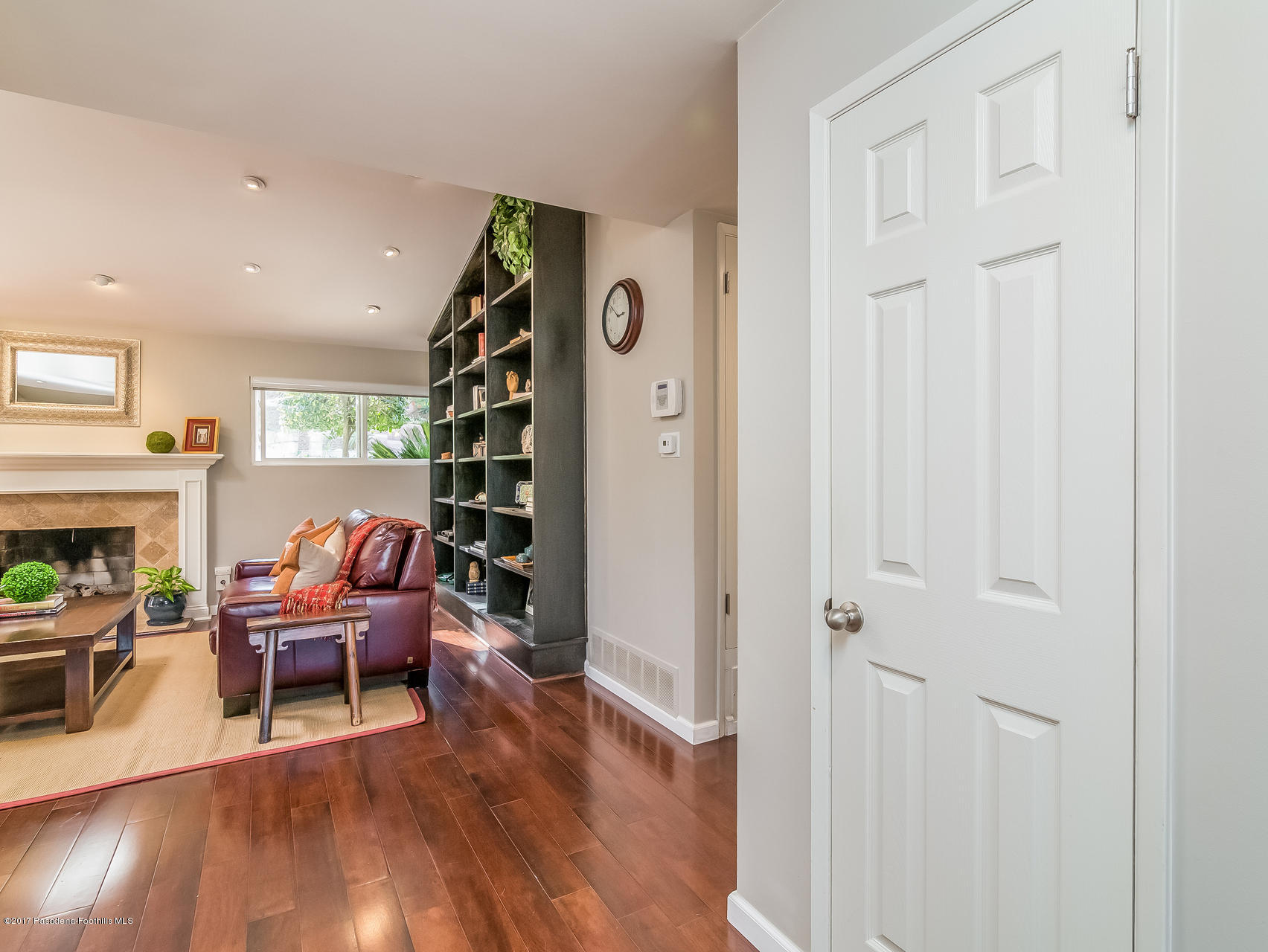 007-Foyer-4927116-medium4x3