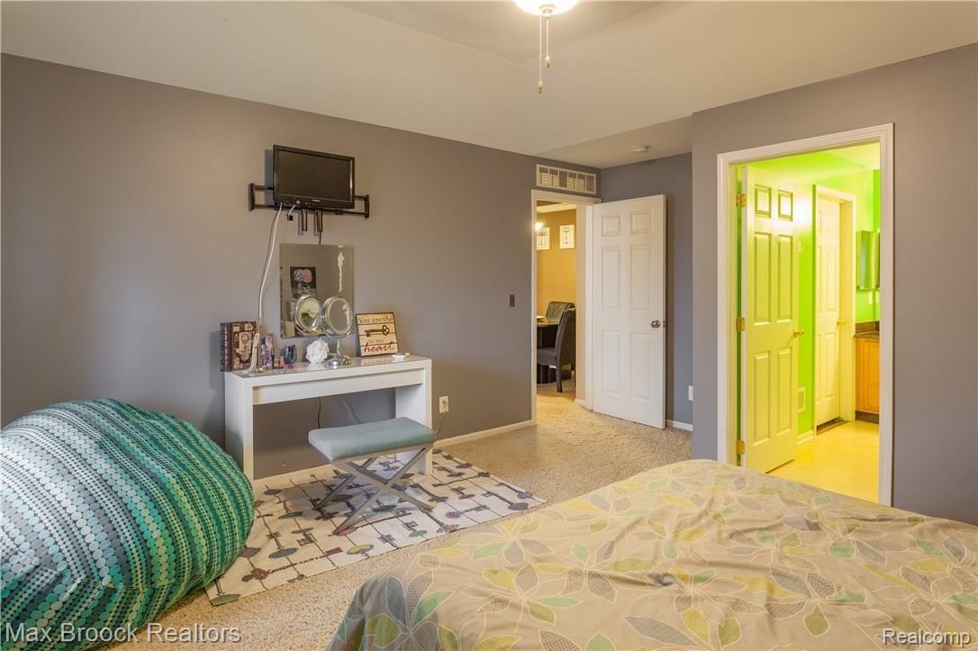 11750 Farmington Road, Unit 36 Livonia, MI 48150 - Photo 18 of 28 IMG_3259.JPG