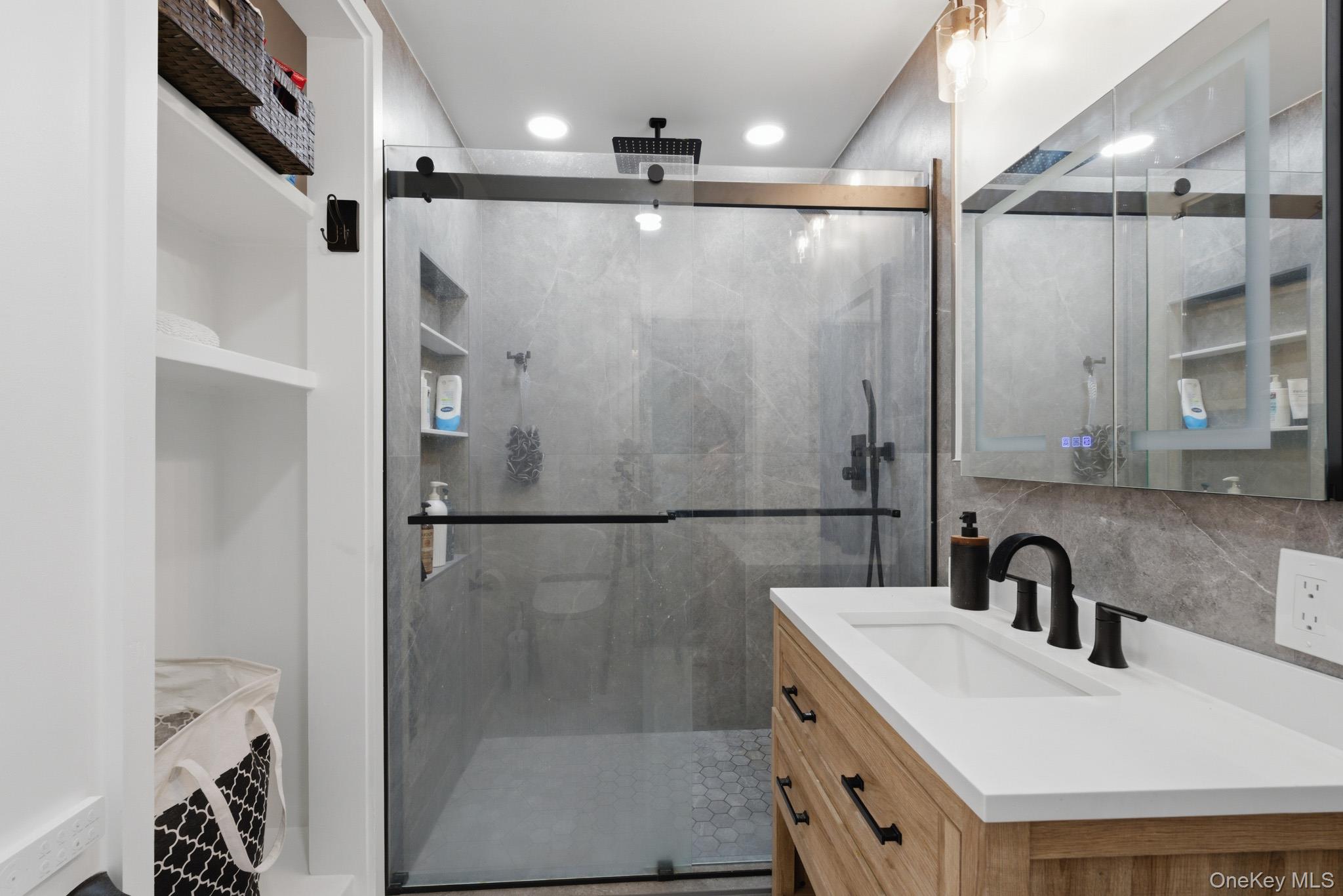 2 Bell Place Rye Brook, NY 10573 - Photo 36 of 41 2nd floor full bath