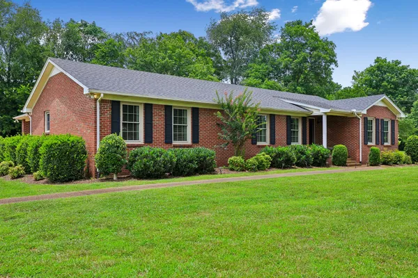 $440,743 | 205 Crestview Street, Chapel Hill, TN 37034