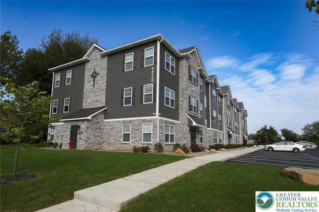 $2,150 | 1210 Eaton Avenue, Unit 304, Bethlehem, PA 18018