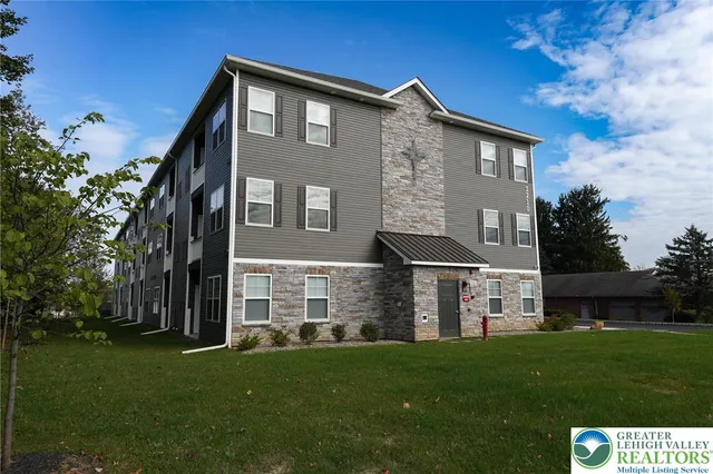$2,150 | 1210 Eaton Avenue, Unit 304, Bethlehem, PA 18018