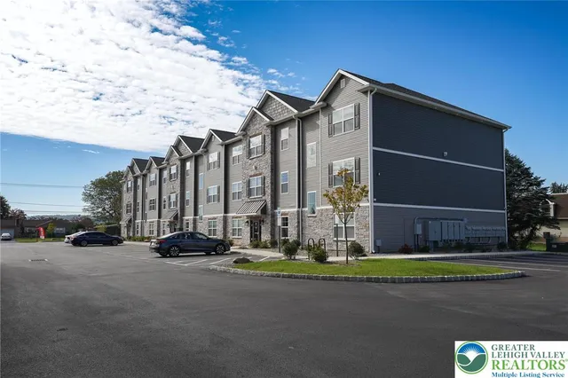 $2,150 | 1210 Eaton Avenue, Unit 304, Bethlehem, PA 18018