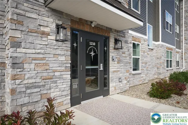 $2,150 | 1210 Eaton Avenue, Unit 304, Bethlehem, PA 18018