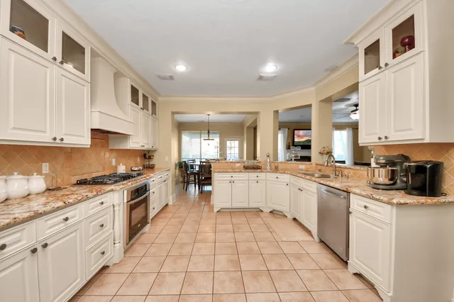 $509,500 | 10138 Bayou Manor Lane, Houston, TX 77064