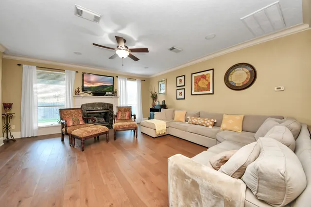 $509,500 | 10138 Bayou Manor Lane, Houston, TX 77064