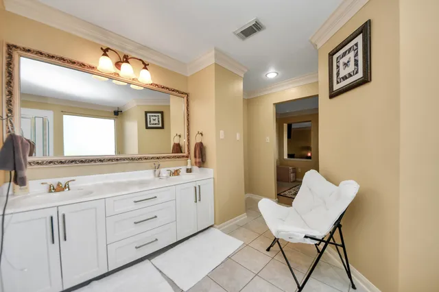 $509,500 | 10138 Bayou Manor Lane, Houston, TX 77064