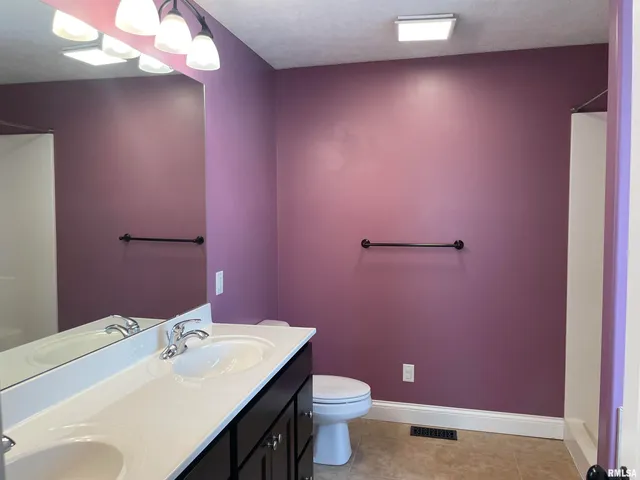 $2,250 | 700 Garvey Lane, Chatham, IL 62629