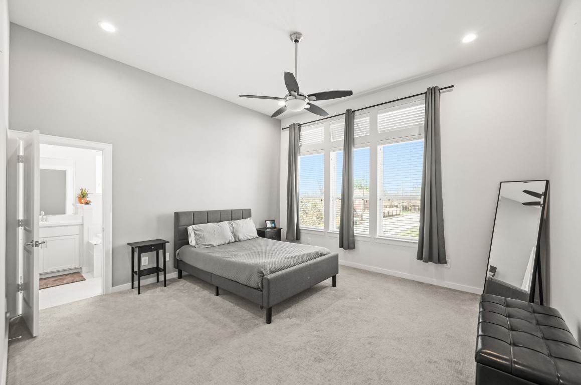 4002 Elser Street Houston, TX 77009 - Photo 13 of 36 a bedroom with a bed and a window