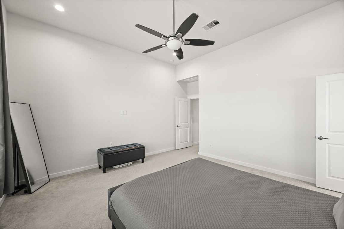 4002 Elser Street Houston, TX 77009 - Photo 15 of 36 a living room with furniture and a ceiling fan