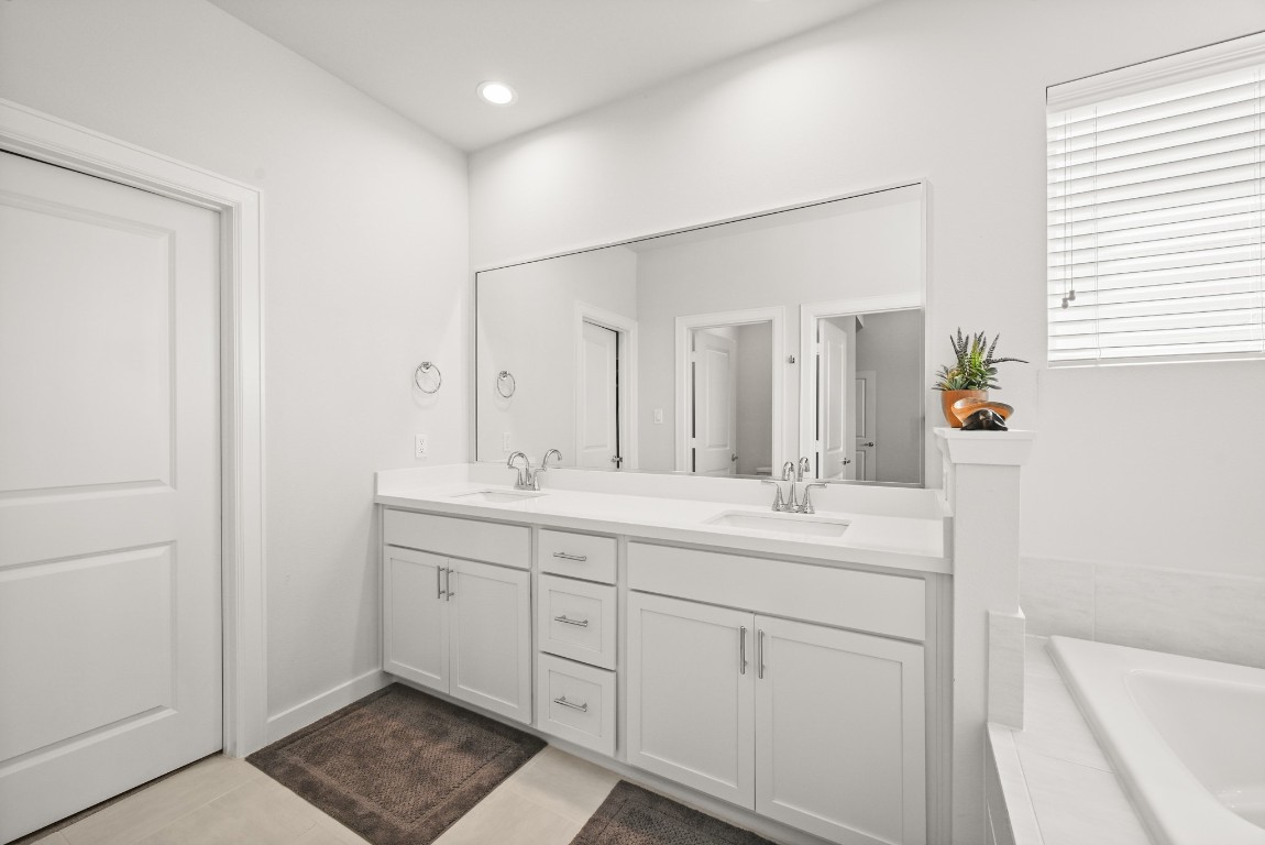 4002 Elser Street Houston, TX 77009 - Photo 17 of 36 a bathroom with a sink and a mirror