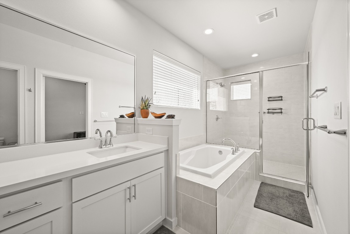 4002 Elser Street Houston, TX 77009 - Photo 18 of 36 a bathroom with a sink a toilet and shower