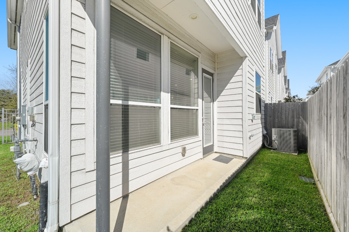 4002 Elser Street Houston, TX 77009 - Photo 33 of 36 a view of a balcony with a floor to ceiling window