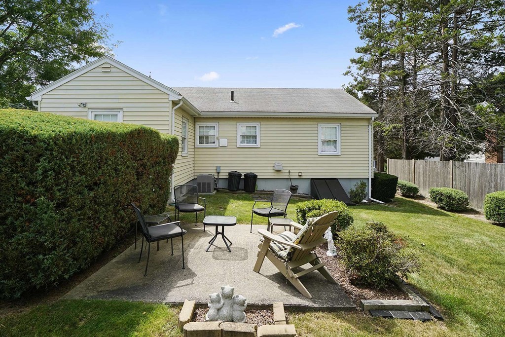 28 Edwards Road Braintree, MA 02184 - Photo 4 of 26 Gallery Image 4