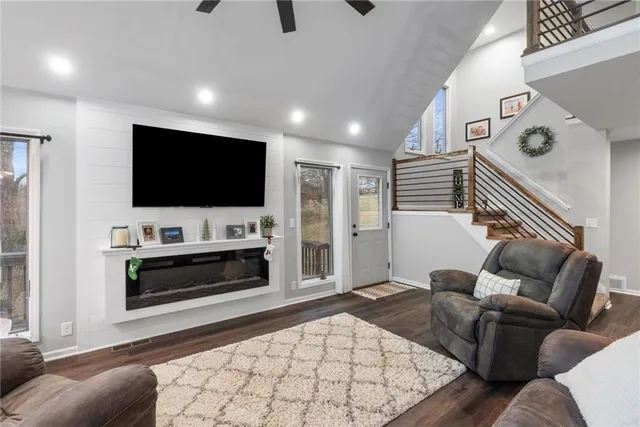 $525,000 | 385 Lake Viking Terrace, Gallatin, MO 64640