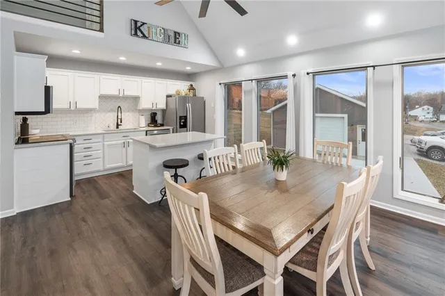 $525,000 | 385 Lake Viking Terrace, Gallatin, MO 64640