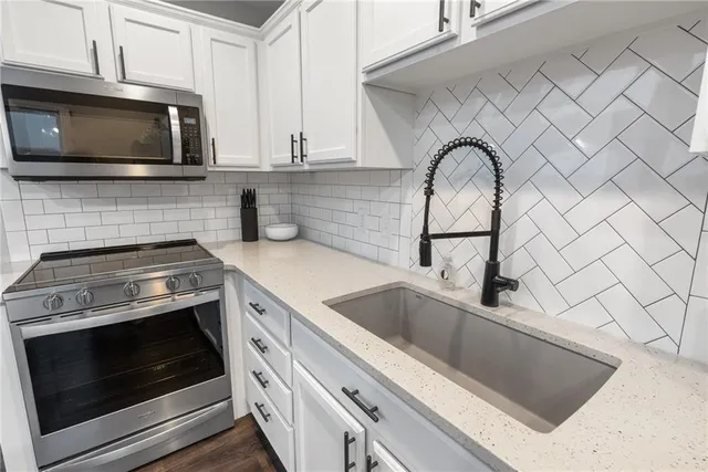 $525,000 | 385 Lake Viking Terrace, Gallatin, MO 64640