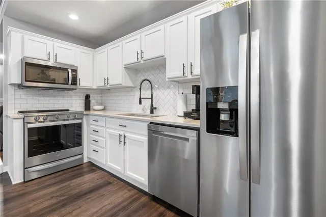 $525,000 | 385 Lake Viking Terrace, Gallatin, MO 64640