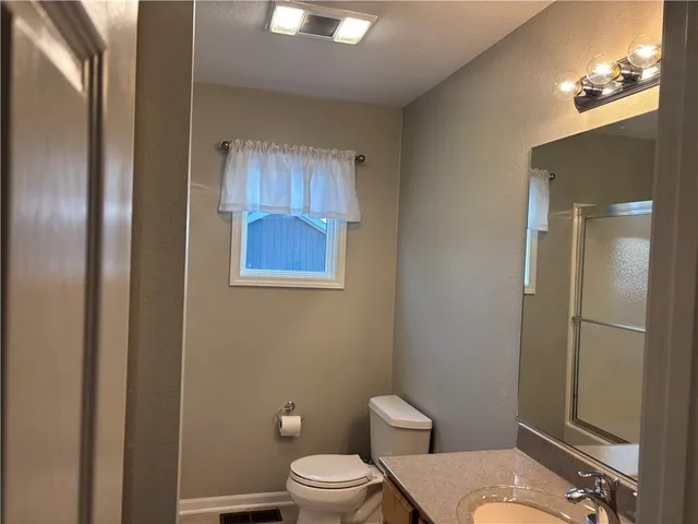 $525,000 | 385 Lake Viking Terrace, Gallatin, MO 64640