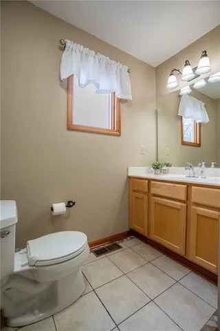 $525,000 | 385 Lake Viking Terrace, Gallatin, MO 64640