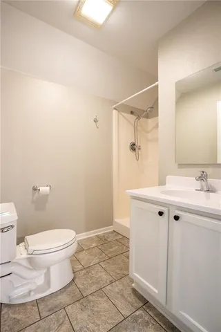 $525,000 | 385 Lake Viking Terrace, Gallatin, MO 64640