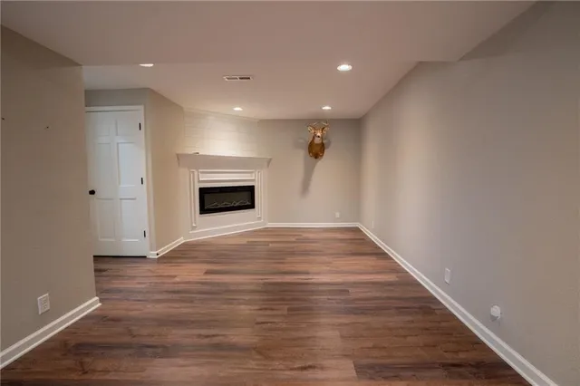 $525,000 | 385 Lake Viking Terrace, Gallatin, MO 64640