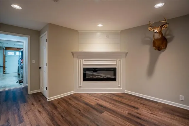 $525,000 | 385 Lake Viking Terrace, Gallatin, MO 64640