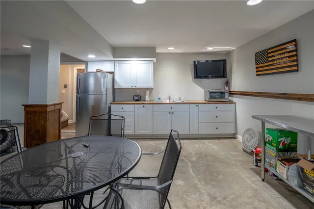 $525,000 | 385 Lake Viking Terrace, Gallatin, MO 64640