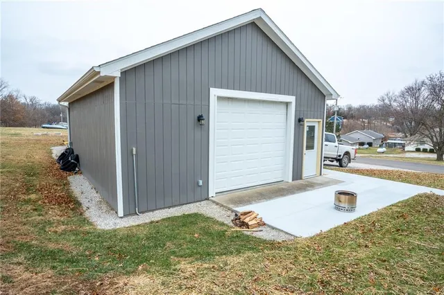 $525,000 | 385 Lake Viking Terrace, Gallatin, MO 64640