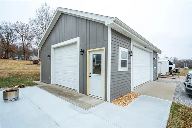 $525,000 | 385 Lake Viking Terrace, Gallatin, MO 64640