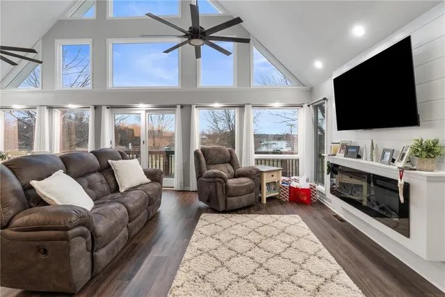 $525,000 | 385 Lake Viking Terrace, Gallatin, MO 64640