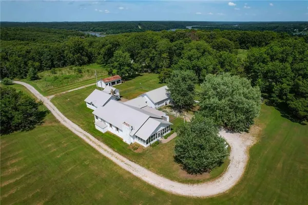 $1,900,000 | 2105 Northeast 315 Pvt Road, Osceola, MO 64776