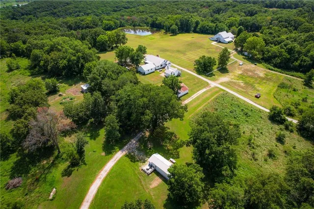 $1,900,000 | 2105 Northeast 315 Pvt Road, Osceola, MO 64776