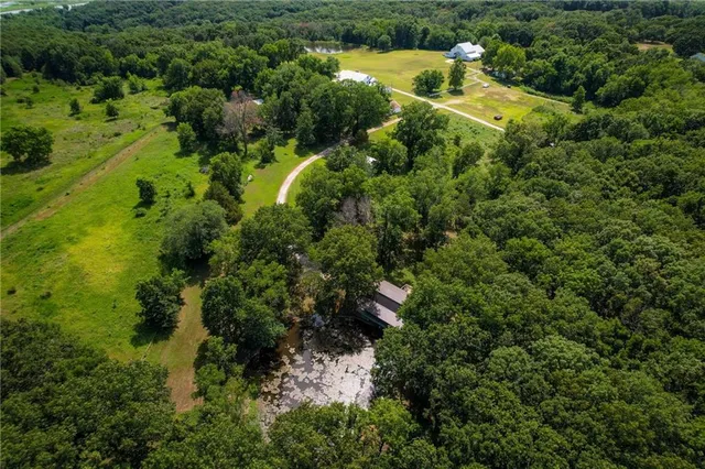 $1,900,000 | 2105 Northeast 315 Pvt Road, Osceola, MO 64776