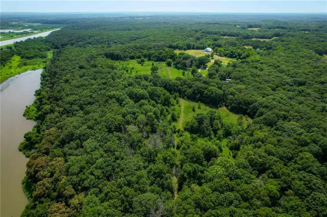 $1,900,000 | 2105 Northeast 315 Pvt Road, Osceola, MO 64776