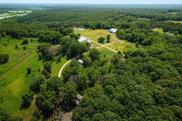 $1,900,000 | 2105 Northeast 315 Pvt Road, Osceola, MO 64776