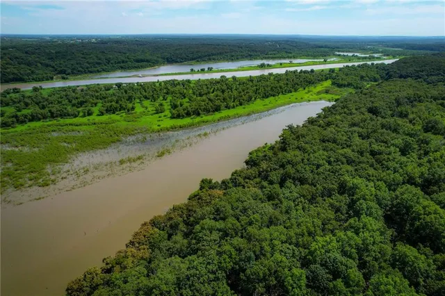 $1,900,000 | 2105 Northeast 315 Pvt Road, Osceola, MO 64776