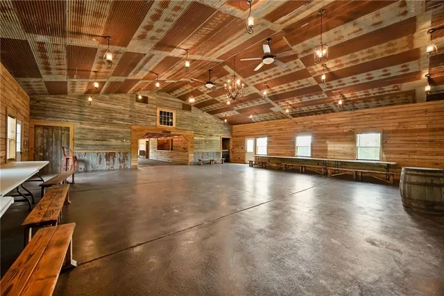 $1,900,000 | 2105 Northeast 315 Pvt Road, Osceola, MO 64776