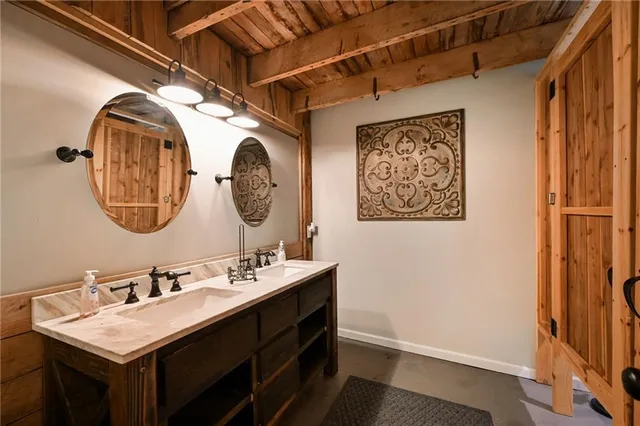 $1,900,000 | 2105 Northeast 315 Pvt Road, Osceola, MO 64776