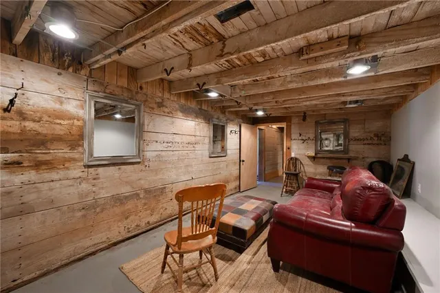 $1,900,000 | 2105 Northeast 315 Pvt Road, Osceola, MO 64776