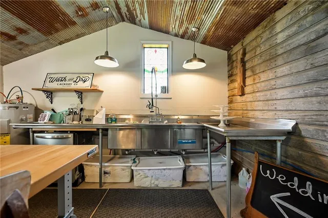 $1,900,000 | 2105 Northeast 315 Pvt Road, Osceola, MO 64776