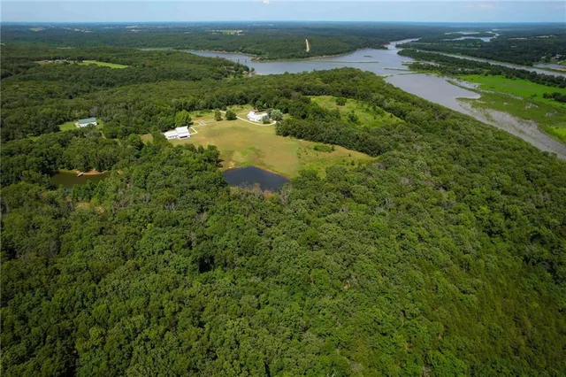 $1,900,000 | 2105 Northeast 315 Pvt Road, Osceola, MO 64776
